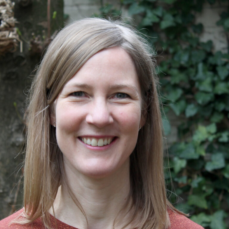 Portraitfoto von Julia Sunderer